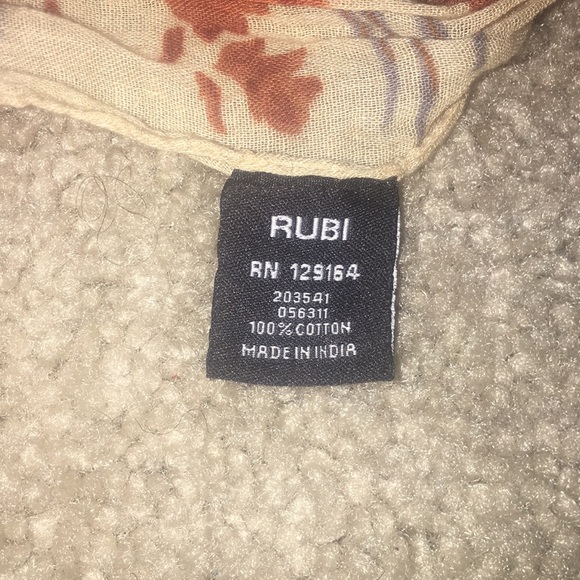 SCARF 🧣 - Picture 2 of 4